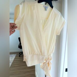 Lovely Nine West top/blouse in cream